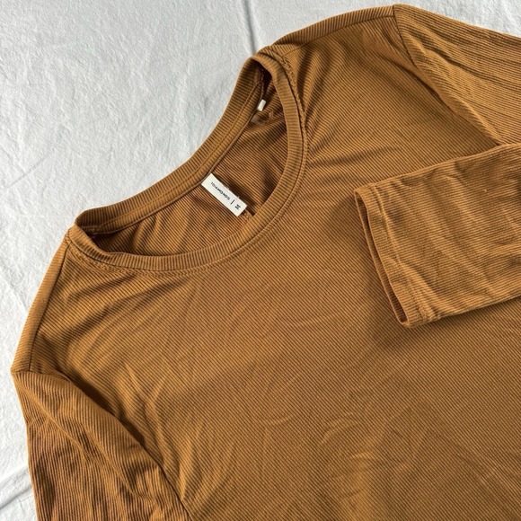 7 Diamonds Tops - 7 Diamond's Women's Size M Camel Long Sleeve Thumbhole Ribbed Trim Core Top